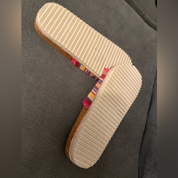 Aeropostale Red and Yellow Sandals Vibrant Stripes - Picture 3 of 3